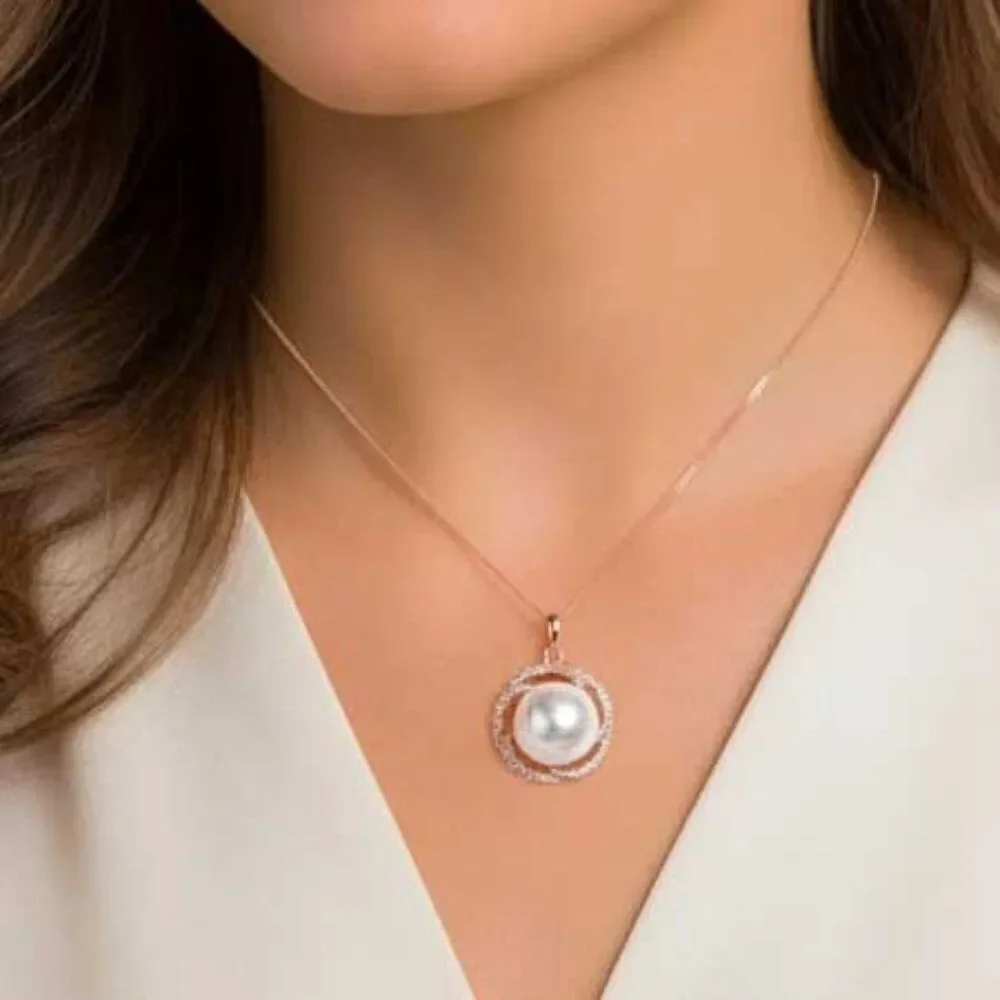 Ladies Elegant Rose Gold Pearl Necklace